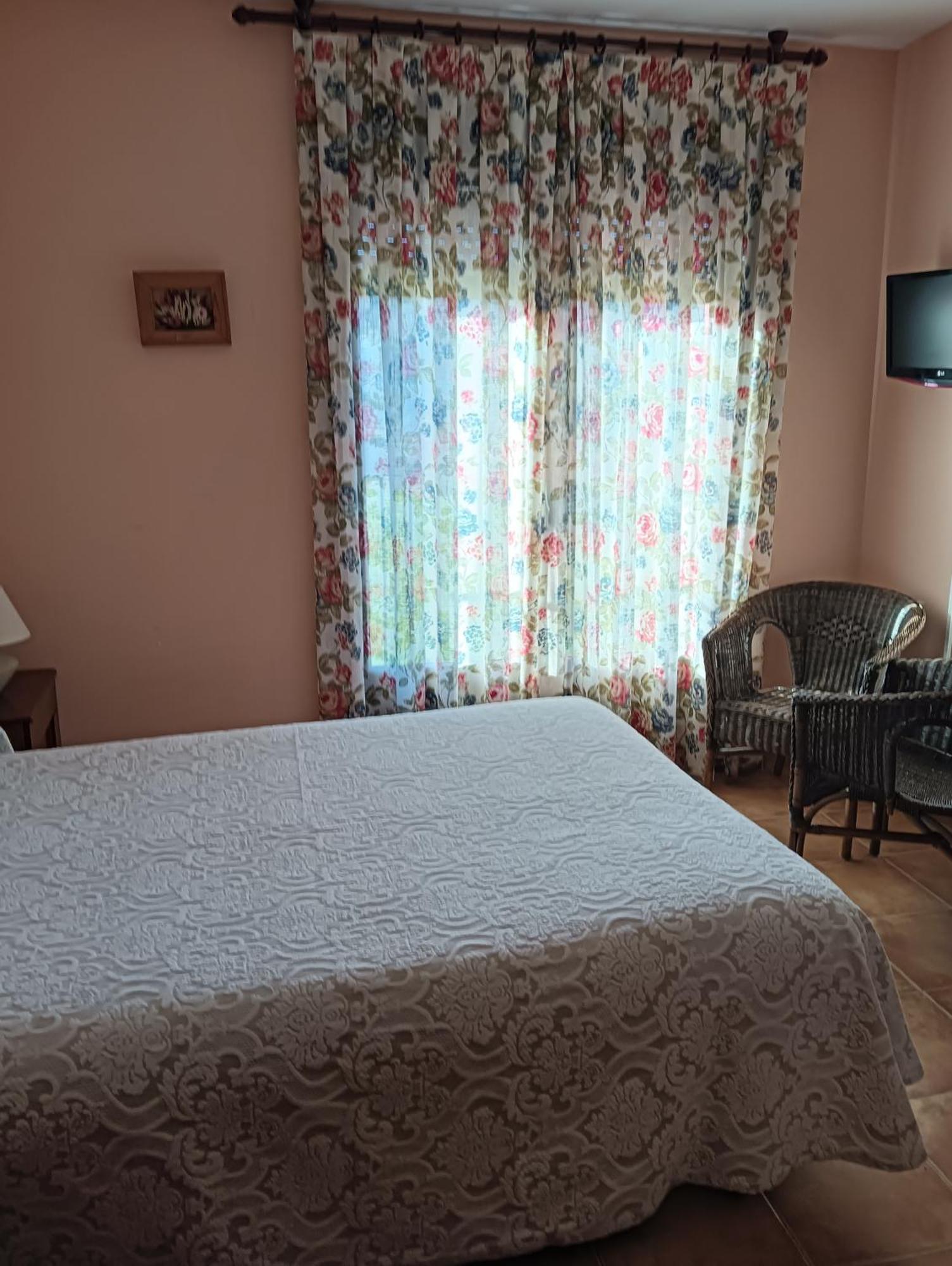 Hostal Sol De La Vega Альбаррасін Екстер'єр фото